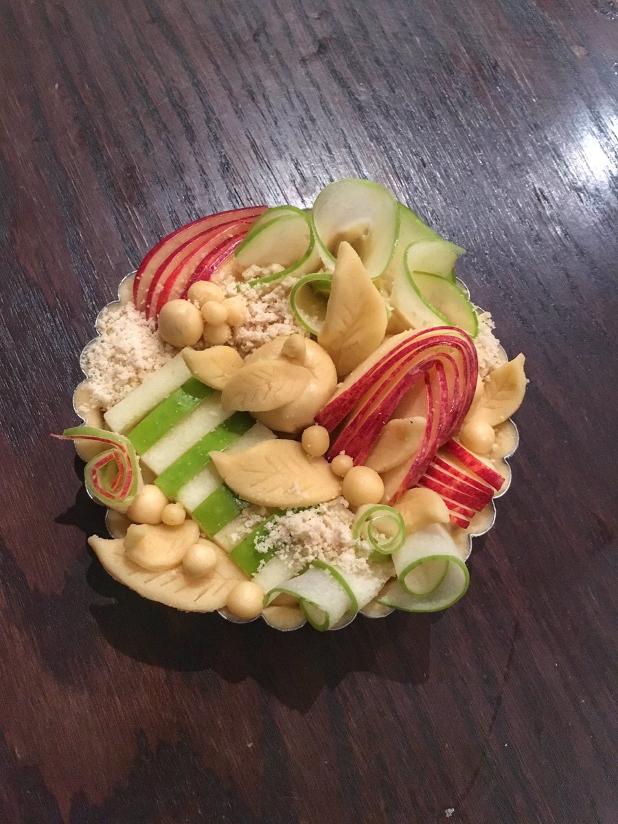 SianLovesFood's tweet photo. Apple tart 🍏🍎🍏🍎 #tart https://t.co/pLduPzHFKA