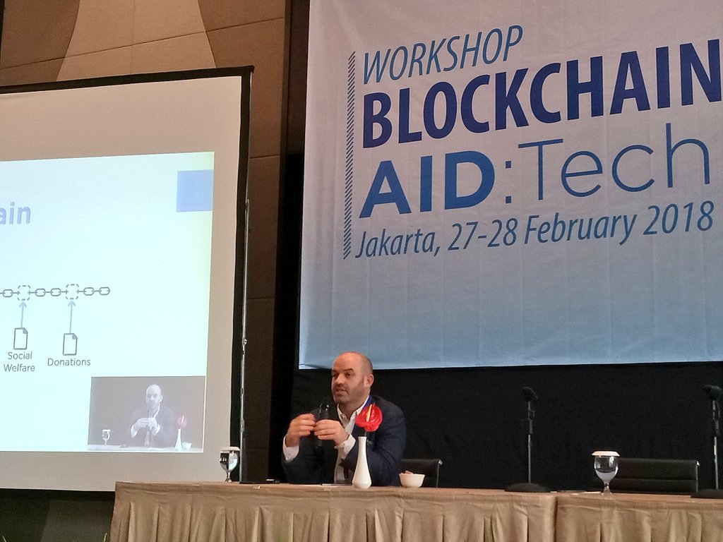 UNDPIndonesia's tweet image. "Jika dulu internet mendemokratisasi informasi,  sekarang #blockchain dapat mendemokratisasi transaksi keuangan"
- Joseph, @aidtechnology 

#Innov4Dev #InnoFin4Dev 
@UNDPasiapac @UNDP_innovation