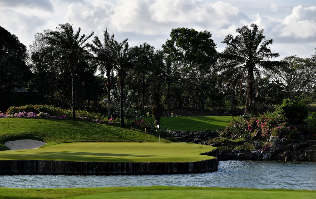 OneAsiaGolf's tweet photo. The signature 17th at Solaire Philippine Open 2018 https://t.co/ZoGwqHFJDo