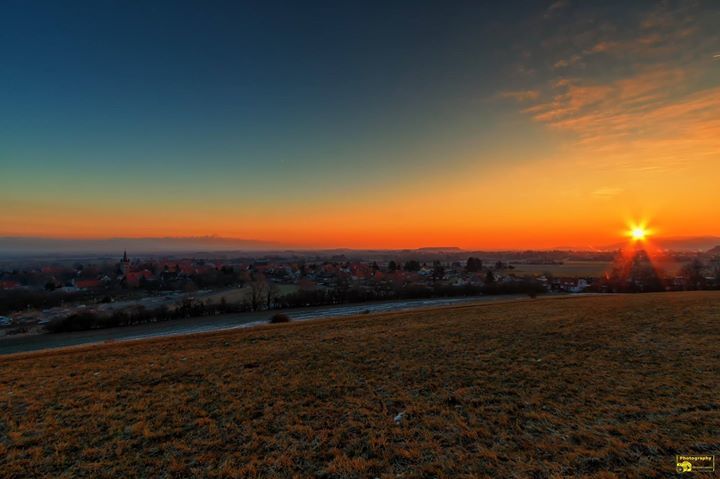 michaharz's tweet photo. Der Tag erwacht über Darlingerode und Drübeck
Guten Morgen,
ich wünsche euch einen schönen Dienstag.
Schöne Grüße

@Bild darf gerne geteilt werden

#Sonnenaufgang #Sunset #Sunrise #Sun #Sonne #Sonnenstrahlen #Drübeck #Ilsenburg #Darlingerode #Harz #Nordharz #Landscape #Natur… https://t.co/xcxzcARlKE