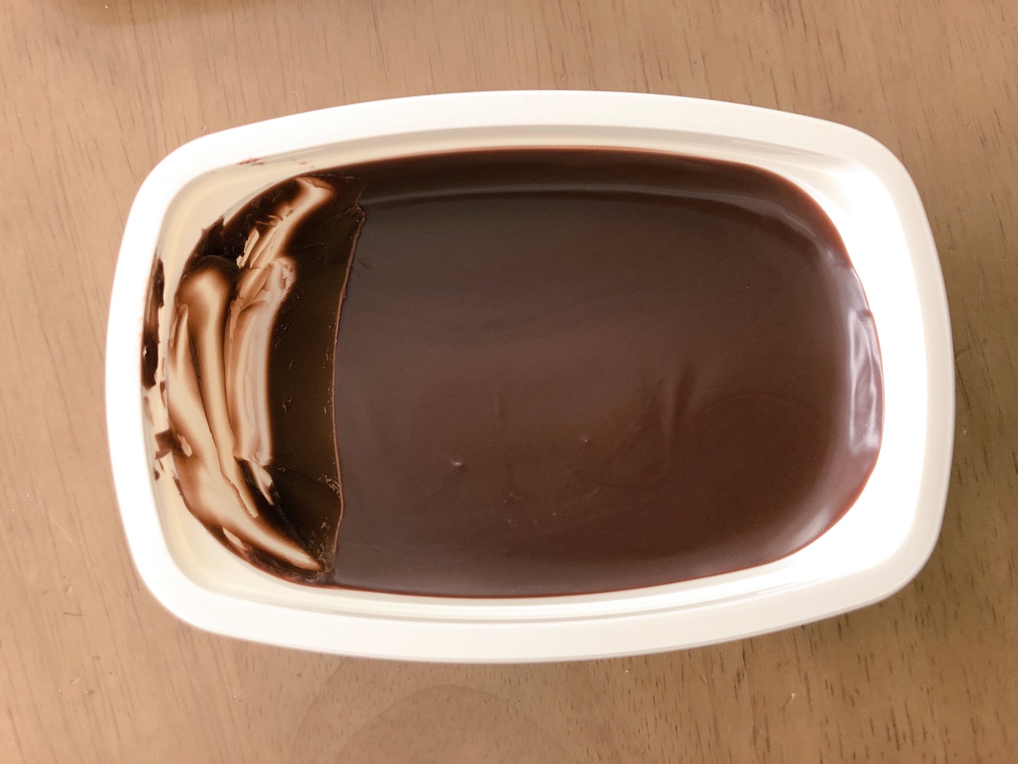 ゆき乃 これ ジャムとかのパンに塗るもの系のコーナーになくてチーズとかの冷蔵品コーナーにありました パンを焼いてから塗っても パンに塗ってからこんがり焼いても美味しいです パンにこれ塗ってバナナ乗せて焼いたらとろバナチョコでまた最高