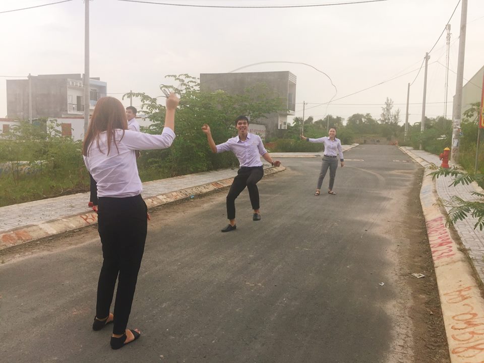 TrumViet's tweet photo. Theo mn thì giá đất nền còn tăng nữa ko??? 🤪
https://t.co/RwoatHxzmb https://t.co/g40eSMn6Je