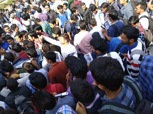 rashmi_kadian's tweet photo. Protest against paper leak...
#sscscam https://t.co/BuKWaayMeU