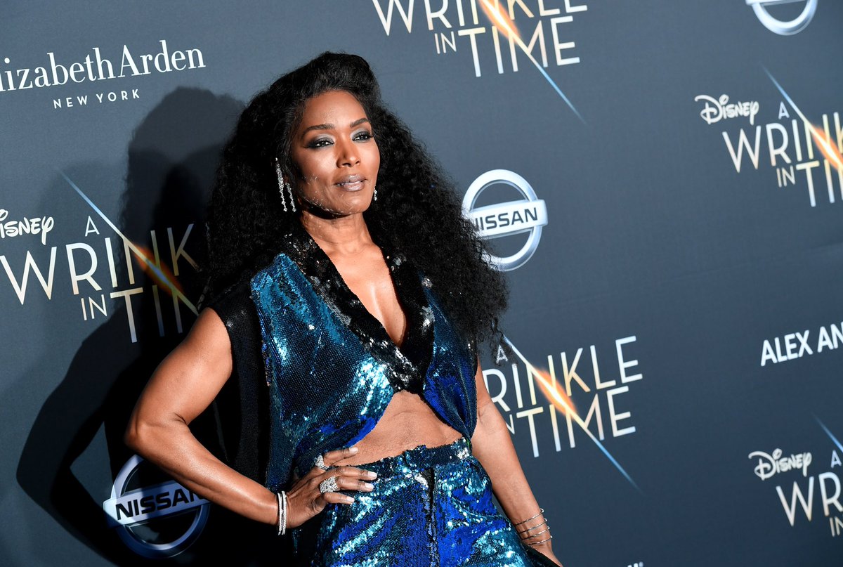 BrianParticelli's tweet photo. Another red carpet, another day of total slayage for Angela Bassett #WrinkleInTime https://t.co/XP6vKd08Eq