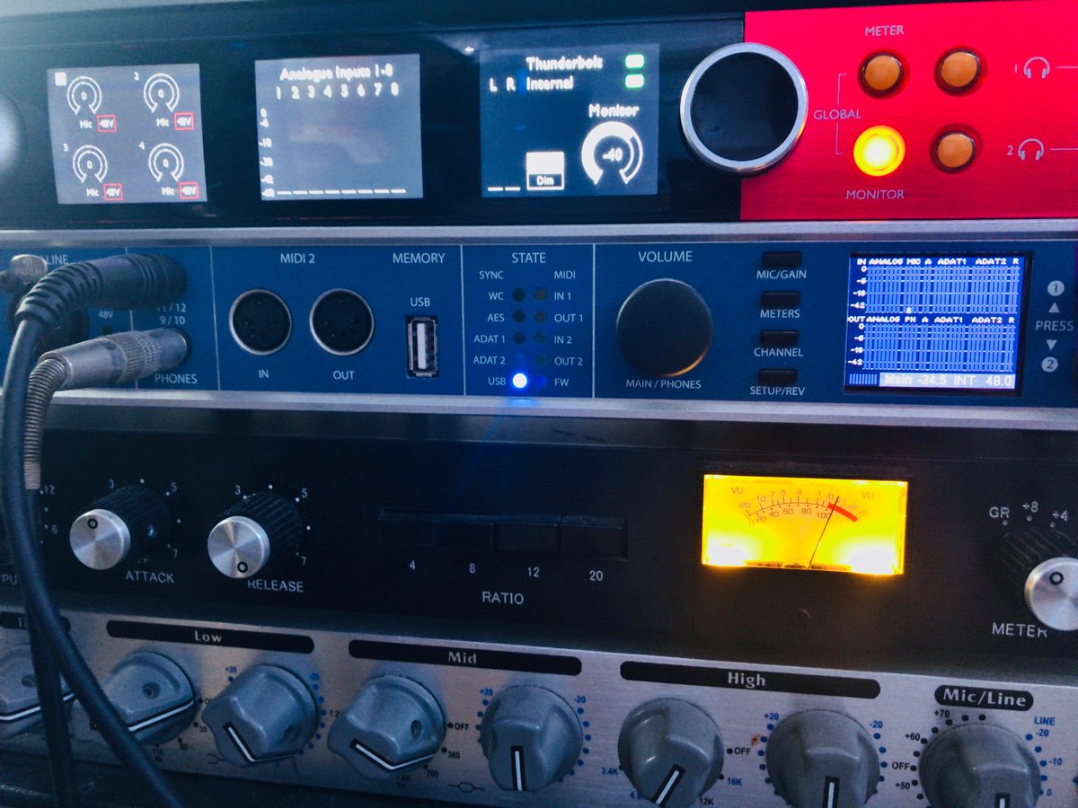 KG_Tanabe's tweet image. 久々に戻ってきたRED4Pre明日からのレコーディングの準備しなきゃね  #forcusrite