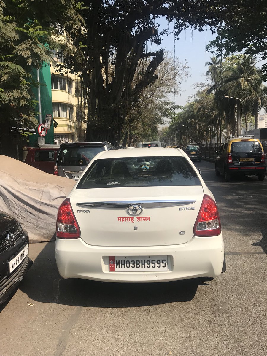 pooja vir on twitter please help mumbaipolice cpmumbaipolice this is a daily occurrence on m karve road mumbai 20 all maharashtra shasan cars doubleparked throughout the day https t co u0thphkppn daily occurrence on m karve road mumbai