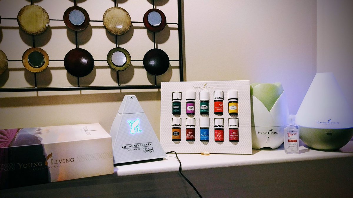 frizzycurlz's tweet photo. Best decision I've made in a long time. Always got an oil for that #lavender #sleep #lemon #health #nlbs #anxiety #calming #panaway #pain #peppermint #digestive #rc #allergies #youngliving #seedtoseal #energy #focus #skin #thieves #fluseason #essentisloils #health #natural https://t.co/mNwFglwFEW
