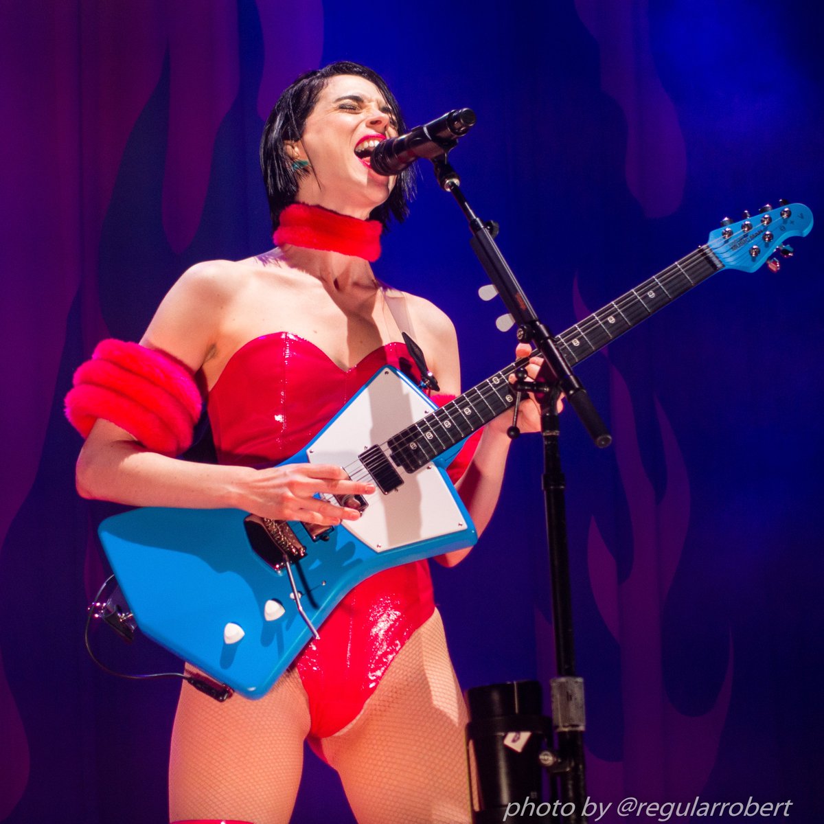 RegularRobert's tweet image. I saw St. @st_vincent twice this week -- in Houston and Austin, and she blew me away.  Two of the most stunning shows I've ever seen.  I posted my full unabridged hi-res picture galleries on my Flickr page: 
flickr.com/photos/regular…