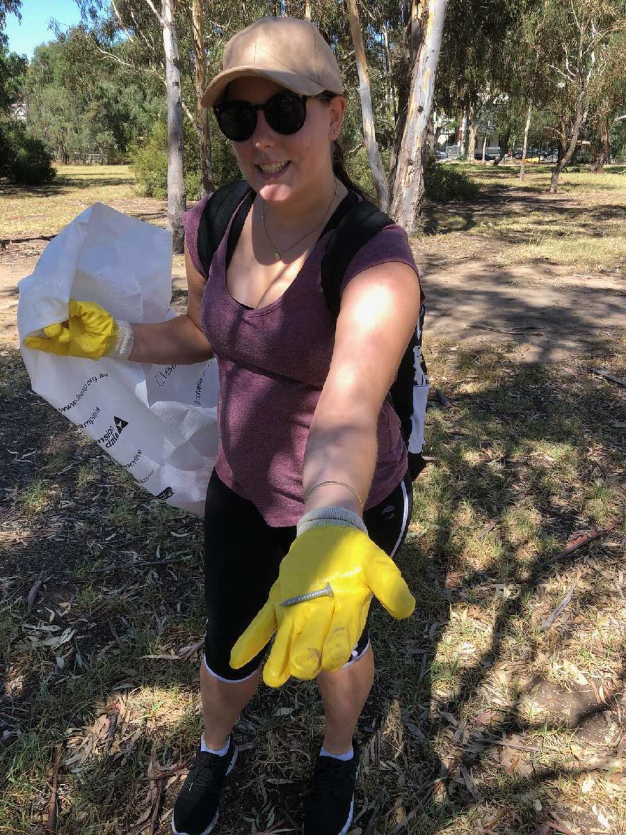 Cundall_Global's tweet photo. Our Melbourne office taking part in #cleanupaustraliaday https://t.co/dwxHHK52u7