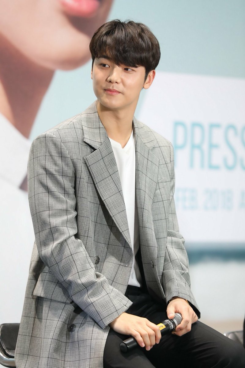 achiactivation's tweet photo. มาแล้ว มาแล้วจ้า!....ภาพบรรยากาศงานแถลงข่าว 2018 Kang Min Hyuk 'Romantic Sailing' Fan Meeting in Bangkok เมื่อวันศุกร์ที่ 23 ก.พ.... #2018KMHFanMeetinginBKK #KangMinHyuk #ACHIACTIVATION #FNC #THEMALL #VIU https://t.co/ZVyVKPdofU https://t.co/bO4JvHN3Cp