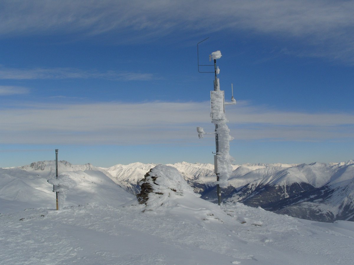 DieterPeterlin's tweet photo. Guten Morgen. Auf den Bergen kann man die Kältewelle als sehr selten bezeichnen, die Stationsrekorde purzeln. Noch nie so kalt seit Messbeginn u.a. auf der Grawand/Schnals -32°, Plose -25°, Rittnerhorn -23°, Piz la Ila -23°. Im Gebirge gibt es Aufzeichnungen seit ca. 20 Jahren. https://t.co/O9UI9JQCzu