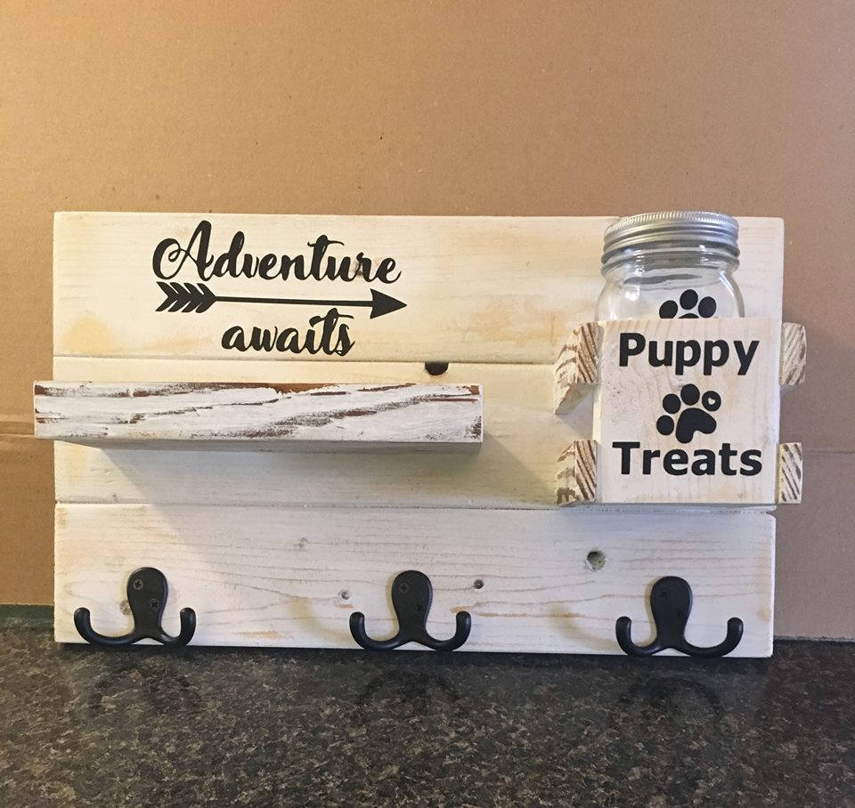 arbg69's tweet photo. This dog leash holder offers that much needed entryway wall storage as a wood leash holder. A dog lovers gift and a mason jar organizer with treats. #Palletsnstuff #EtsyFinder #DogLoversGift #FarmhouseRustic #EntrywayStorrage #EtsyUSA #Pets #Mothersday # https://t.co/u9qTP9UyNX