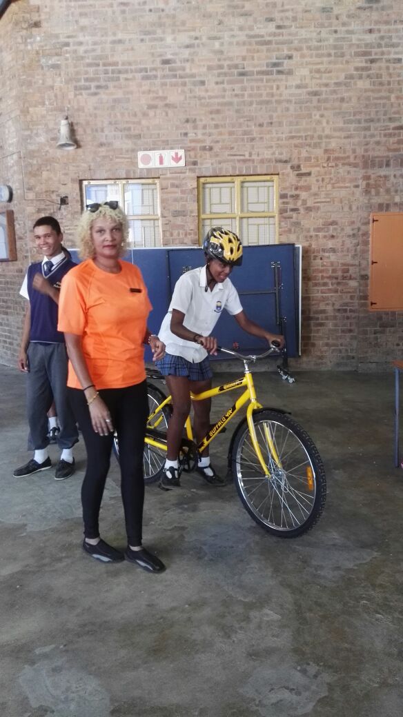 bicyclesbeyond's tweet photo. Cycling safety training workshop at #KleinNederburgSekonder in #Paarl 🚵 Lives will be changed with the distribution of @Qhubeka #bicycles at the school in the near future 🚲 #SafetyFirst #BicyclesChangeLives 🖐😝 https://t.co/2NzPcdqraD