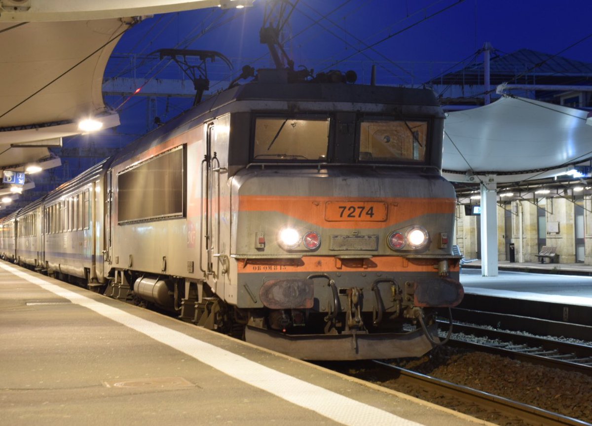 damien1504's tweet photo. Votre #TER16758 Le Mans 7h38- Paris-Vaugirard 9h53 est prêt au départ :
Train de formation 
✅ bonnet et écharpe 🆗
✅ préparation Loco 🆗 
✅ essai frein 🆗
✅ chauffage cabine 🆗
✅ chauffage train🆗

✅Embarquement immédiat✅ 
 
@ChartresTrafic @parischartres @TERParisLeMans https://t.co/4VSMAOJAaf