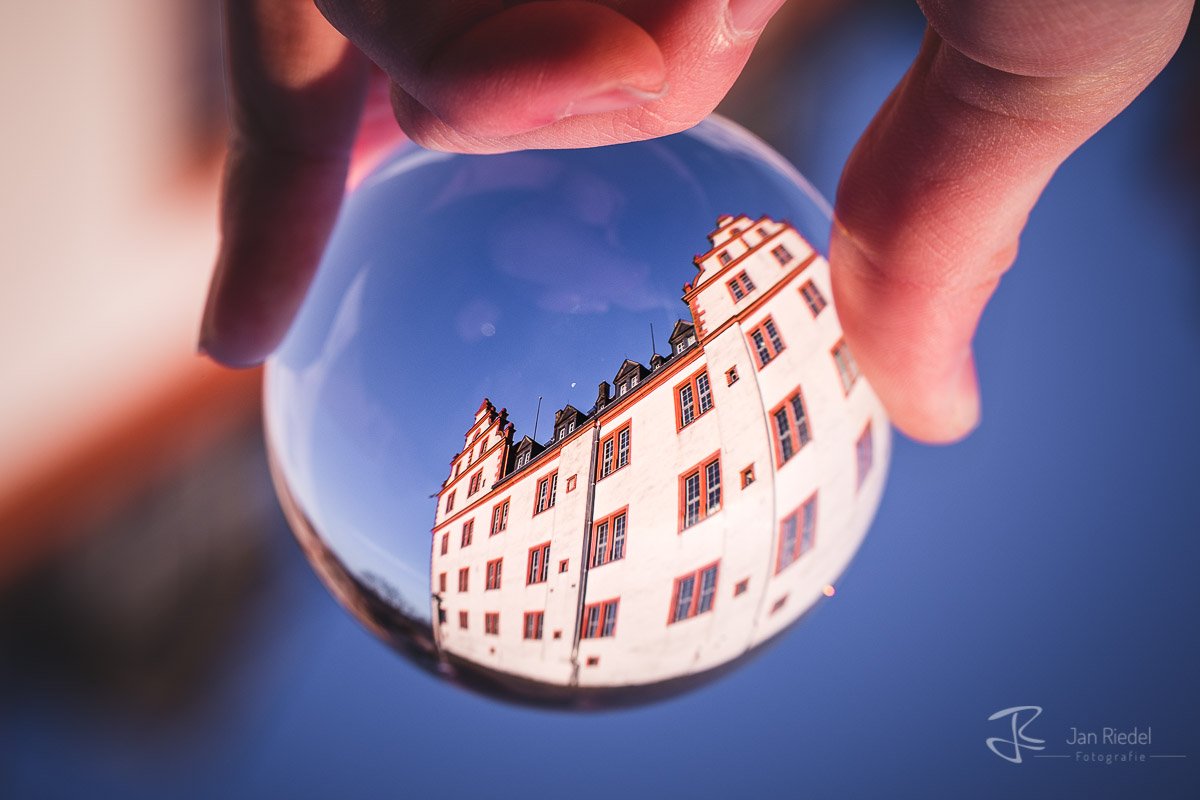 Schneekugel Schloss Lichtenberg. Fehlt nur der Schnee ... kalt genug war es! :-D #Lensball #SchlossLichtenberg #Odenwald