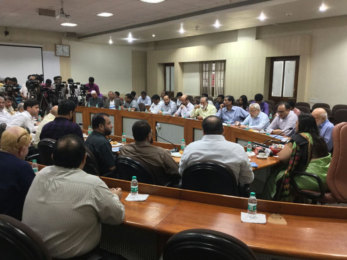 NRIFORUMGOK's tweet photo. NRI delegation from #SaudiArabia met Dy Chairman @arathikrishna68 and discussed problems faced by non resident Kannadigas in view of the new laws brought out  #SaudiArabia government and requested @NRIFORUMGOK for assistance (1/2) https://t.co/DAzeQIxVvE
