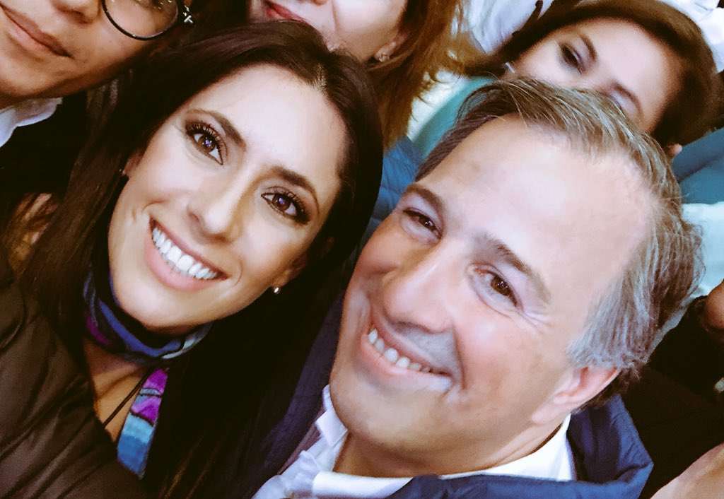 AnaMarquez_'s tweet photo. Feliz cumpleaños a mi próximo Presidente de mi México lindo y querido!!!! Muchos años más @JoseAMeadeK !!! https://t.co/cLo8aLrvWe