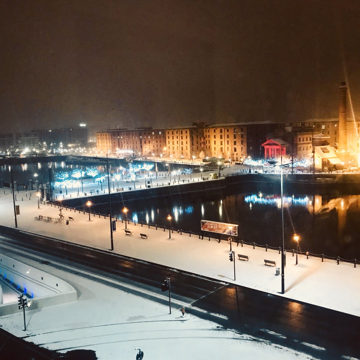CazStaunton's tweet photo. Snowy Albert Dock @BBCBreakfast #virtuallyuntouched ⛄️ ❄️ https://t.co/TyNInYGbF2