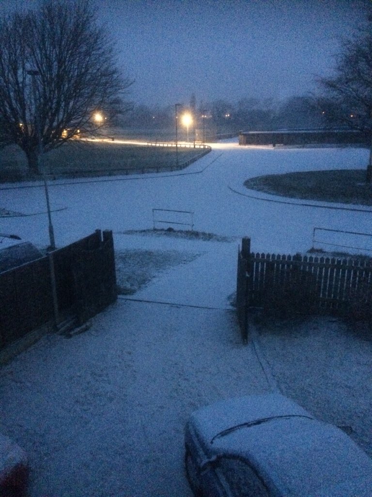 TLA_NewsUpdates's tweet photo. Morning all! A little snowy at the academy but we are open!  We will keep an eye on the weather reports during the day. #WrapUpWarm #BeastFromTheEast https://t.co/MG2r4CIp9J