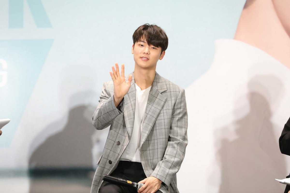 achiactivation's tweet photo. #2018KMHFanmeetinginBKK https://t.co/vhMIiSndmI