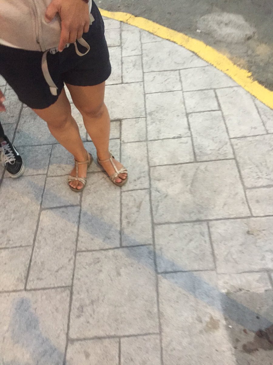 sakulink's tweet photo. Mas piesitos en la calle https://t.co/wNWPLLvzBN