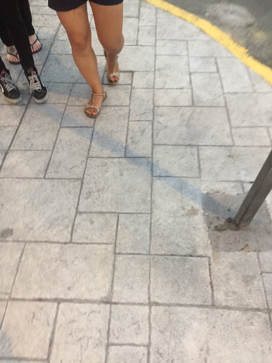 sakulink's tweet photo. Mas piesitos en la calle https://t.co/wNWPLLvzBN