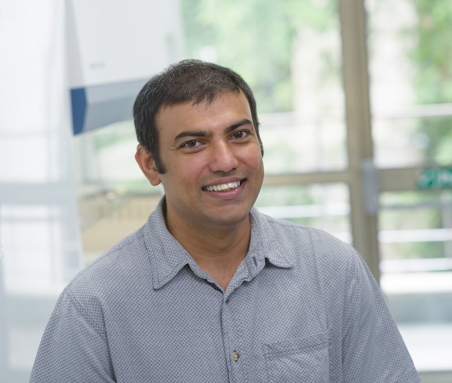 DBT_inStem's tweet photo. Dr Minhaj Sirajuddin from the Centre for Cardiovascular Biology & Disease, inStem begins his talk on understanding the role of #sarcomeric #protein biology and its implications in #cardiomyopathy. - inStem Annual Review https://t.co/y9rmyxmcOo