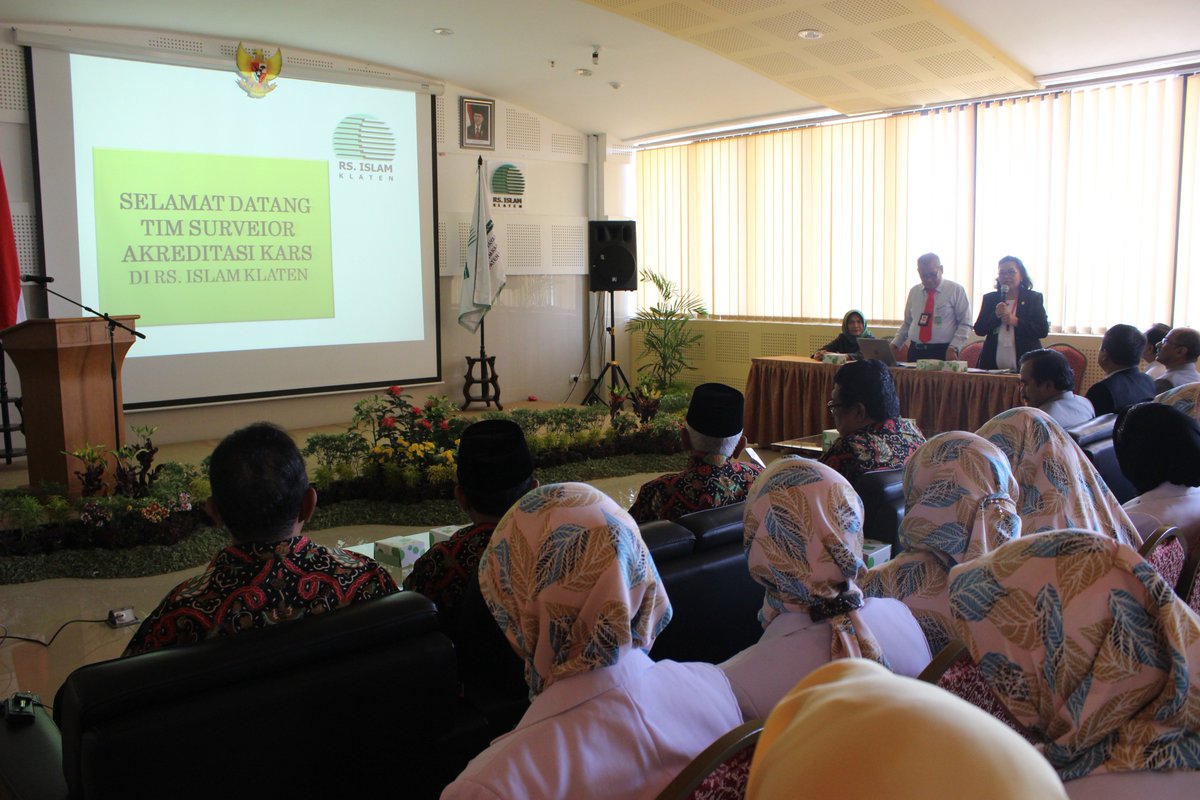 RSIKlaten's tweet photo. Survey Akreditasi oleh Komisi Akreditasi RS (KARS) di RS. Islam Klaten, 27 Feb 2018 #Bismillahirrohmanirrohim #timhebat #salamsehat https://t.co/TFJa9pnb6G