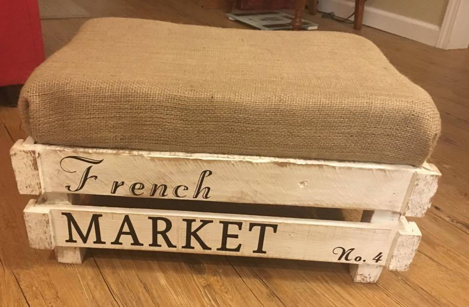 arbg69's tweet photo. This shabby chic footstool is a reclaimed wood footstool. This rustic furniture is made from recycled and reclaimed wood. Excited to share the latest addition to my #etsyFinder #Palletsnstuff #EtsyHunter #FarmhouseRustic #BeachCottageRustic #CottageChic https://t.co/UNLrxLFv3Z