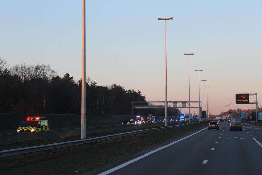 tonnieontour's tweet photo. #ongeval in België op #e19 van #antwerpen ri #breda voor #sintjob. Rechter en midden rijstrook  ❌❌ https://t.co/IYPkmgQhsE