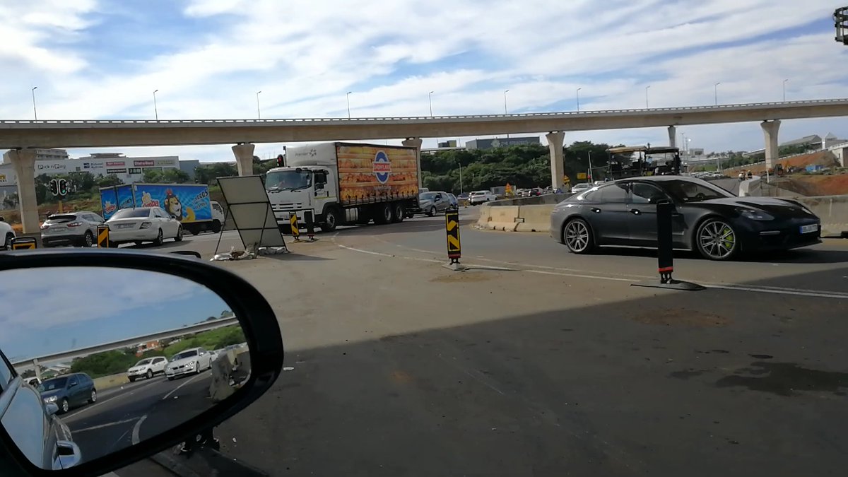 AMG133's tweet photo. How many Porsche's are in SA for testing? Spotted these Panamera's on my way to work this morning. https://t.co/B12rAX7OpK