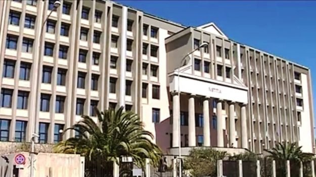 GDS_it's tweet image. Presunte tangenti all'#Irfis ad #Agrigento, in 17 sotto accusa ma slitta l'udienza preliminare agrigento.gds.it/2018/02/27/pre…