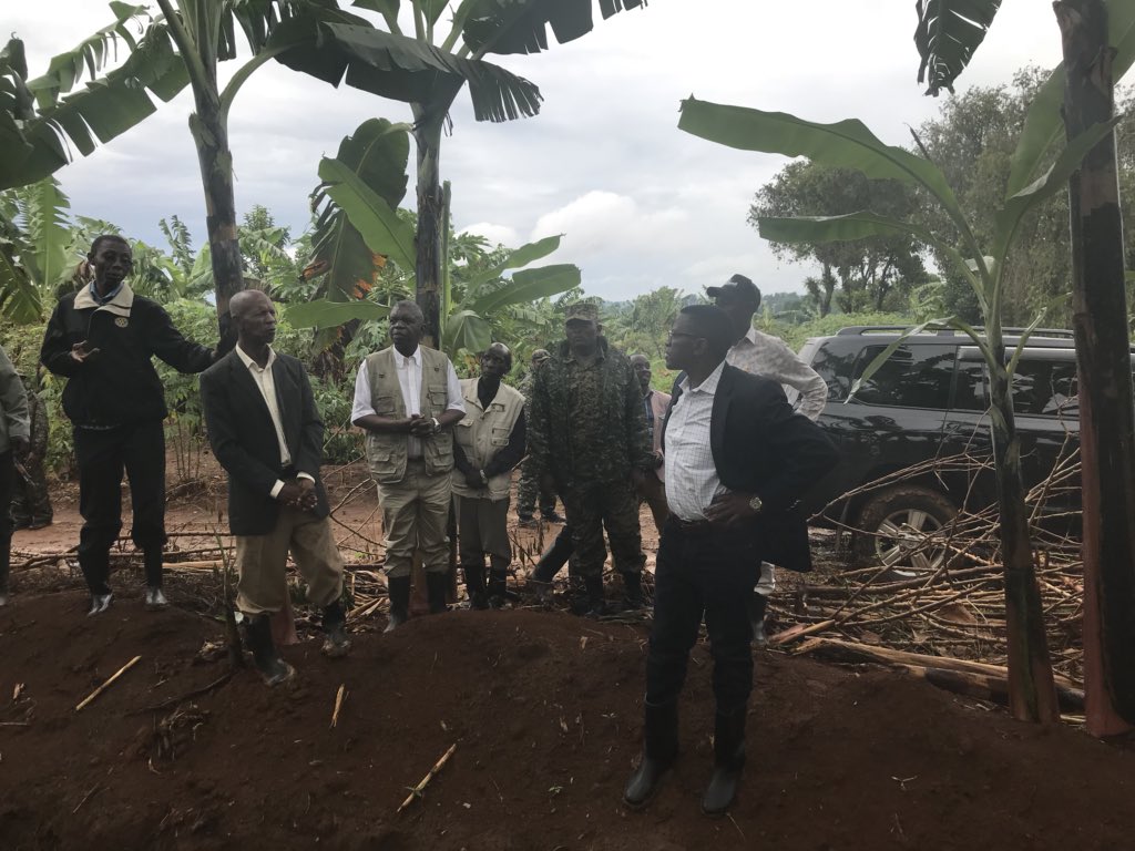 cpmayiga's tweet photo. Katikkiro atuuse e Buddu okubiriza abantu ba Kabaka okulima emmere n’emmwanyi. Asookedde ku Ssaza. #EmmwanyiTerimba https://t.co/1n4apHiqIt