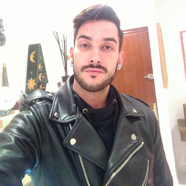bearwww's tweet photo. Reposting @pedro_rd28:
Empezando la semana con un poco de bajón físico pero con mucha actitud!!
#lunes #quesueño #empezamos #madrugon #monday #instamonday #instagay #instaboy #gay #gayman #pasacallesflamencabrunch #boy80s #insta80s #instago #picofthetheday #😴 https://t.co/4TxhnRdusC