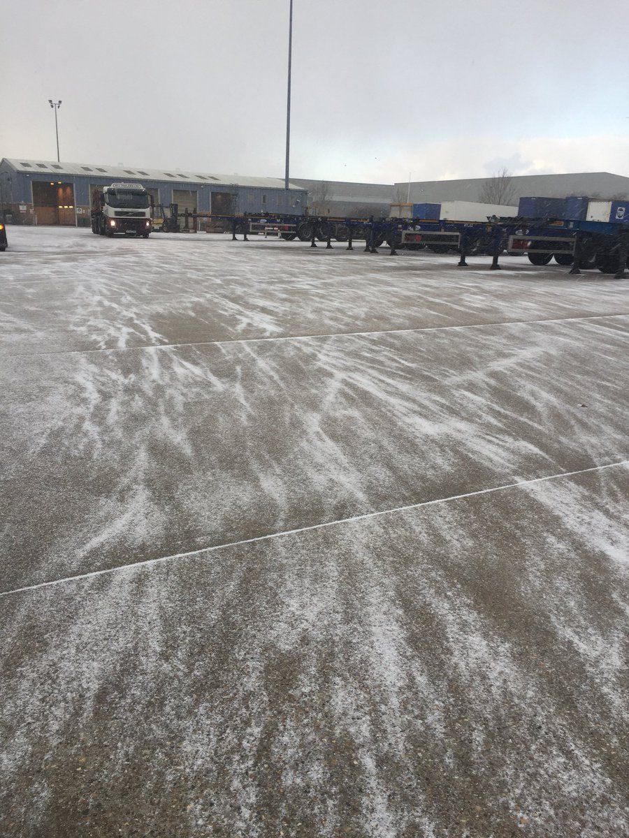 dandktyres's tweet photo. WHATEVER THE WEATHER WORK MUST GO ON #snow #work #keepthemrolling #26/02/2018 https://t.co/IvGmtMZQ9h