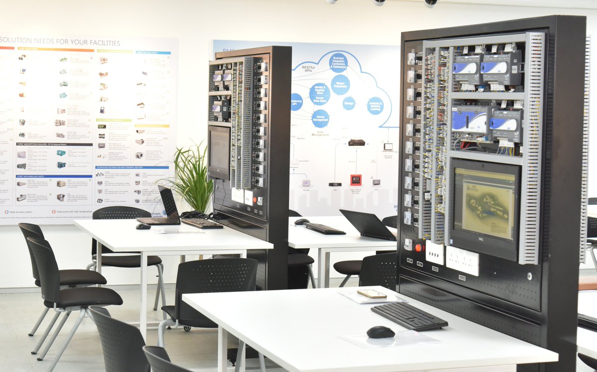 VIT_univ's tweet image. Johnson Controls Smart Building Lab, which helps in conducting advanced research and development in the field of intelligent and smart buildings was inaugurated today at VIT .

#VIT
#advancedresearch
#intelligentandsmartbuildings