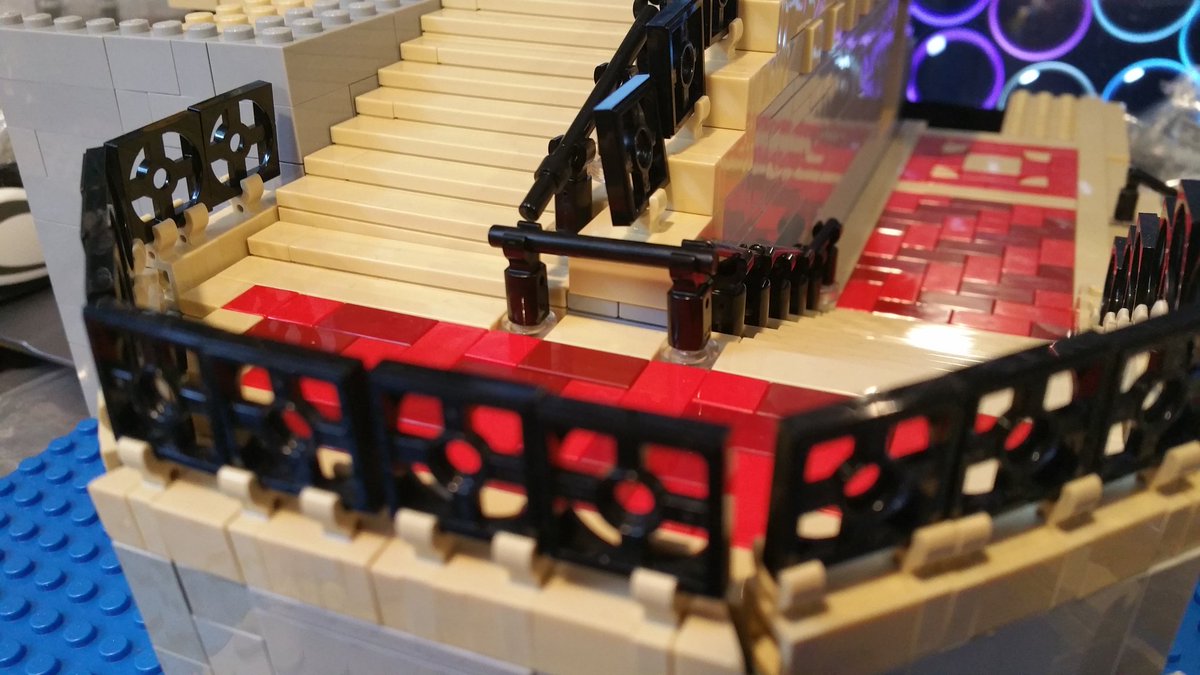 MariannAsanuma's tweet photo. Teaser pics of my latest build. Lots of #tan , tiny #columns , #details , #microfigs and #design #modelbuildingsecrets #customlego #LEGO #legophotography #architecture #stairs #MOCS https://t.co/tFfA2fjfE2