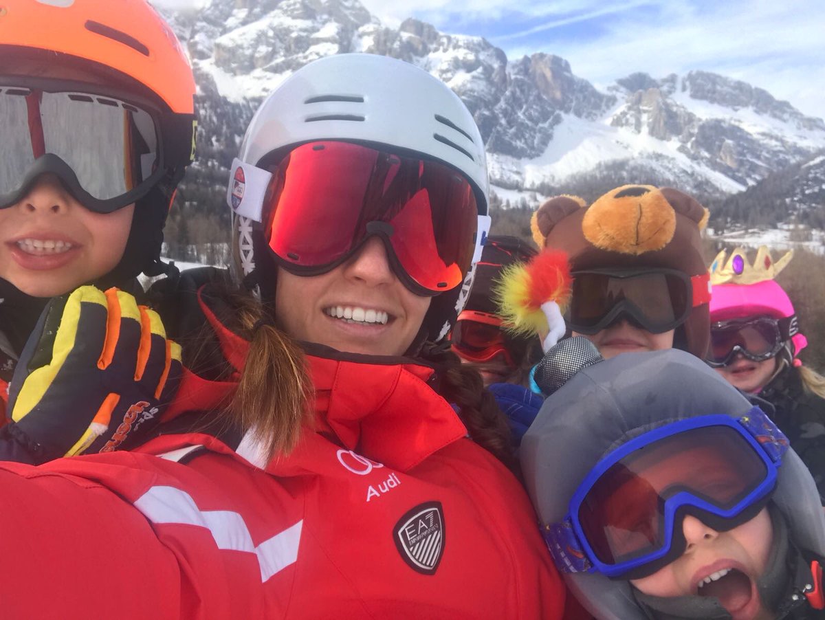 scuolscicortina's tweet photo. #WEEK4KIDS 4-10 MARZO 2018
La settimana sulla #neve all'insegna del #divertimento!
MARTEDì 6 MARZO:
10.00-13.00 Corsi Classic #sci e #snowboard #scuolascicortina
14.30 #FrecciaNelCielo per gustare a #RaValles la #pizza più alta delle #Dolomiti 2.475m
🌐https://t.co/iD2MQ3bNUJ https://t.co/X7X21YX5FN