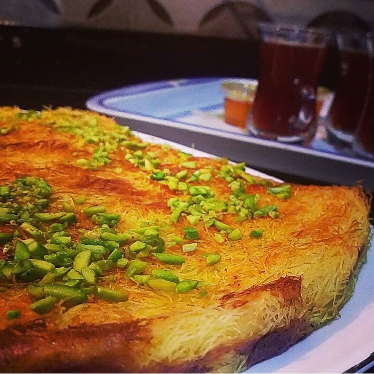 Gunes_Sweet's tweet photo. نقدم لكم ألذ انواع الكنافة 😋🔥
تحبوها بالقشطة ولا الجبنة ؟ https://t.co/HdAwks2v5w