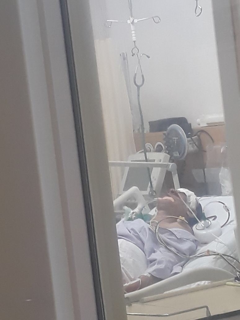 indiaforums's tweet photo. Another victim of the overcrowding in the Mumbai locals. #Saurabh is battling for his life at @Nanavati_H &amp; the family cannot afford the costs of the surgeries. we request our followers to Kindly help us spread the word &amp; contribute in any way possible!
👇
https://t.co/3BuPf6lDwX https://t.co/PSBSb8qqbt