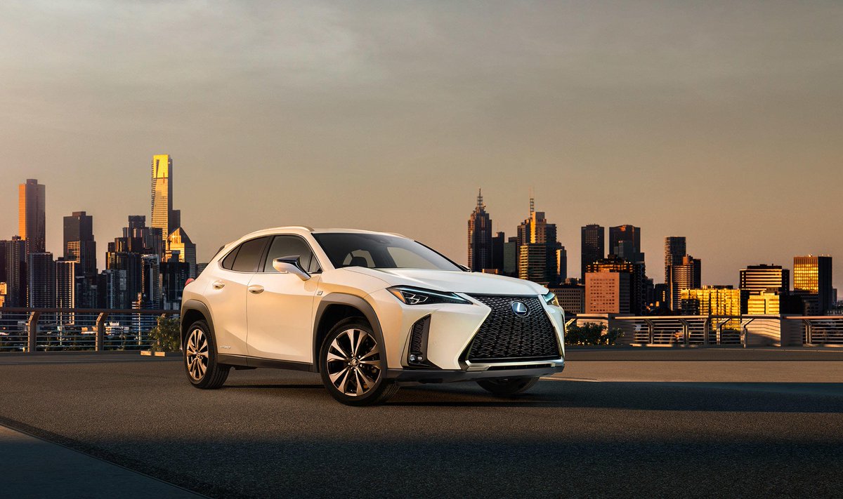 LexusNL's tweet image. De #Lexus #UX maakt op 6 maart zijn werelddebuut op de @GimsSwiss. Met een laag zwaartepunt voor meer rijdynamiek en onderscheidend design is deze compacte premium crossover de ultieme kennismaking met Lexus. Bekijk de eerste beelden op: po.st/UX_officiele_v….