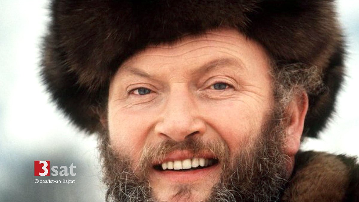 3sat's tweet photo. Fellmütze, Vollbart und Kosakenkostüm: Heute vor 10 Jahren starb #IvanRebroff, eigentlich als Hans Rolf Rippert im Berliner Bezirk Spandau geboren. Im Laufe seiner Karriere erhielt er weltweit 50 Goldene Schallplatten und eine Platinplatte #kalinkakalinka #3satwissen💡 https://t.co/xkpr9igpo3