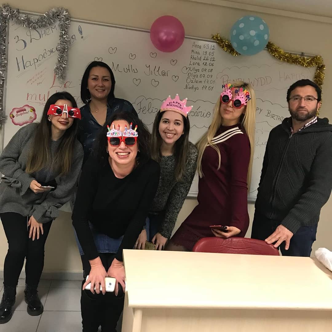 tomerkadikoy's tweet photo. Time to have fun💃After-class activities🤡🎈🎉🎶Ders sonrası yaptığımız eğlenceli aktiviteler☺ #tömerkadıköy #tömer #turkishcourse #türkçe #turkish #turkishforforeigners #afterclassactivities #türkçekursu #türkçeöğreniyorum #turkishcourseinkadıköy https://t.co/DYMaj5dIXr