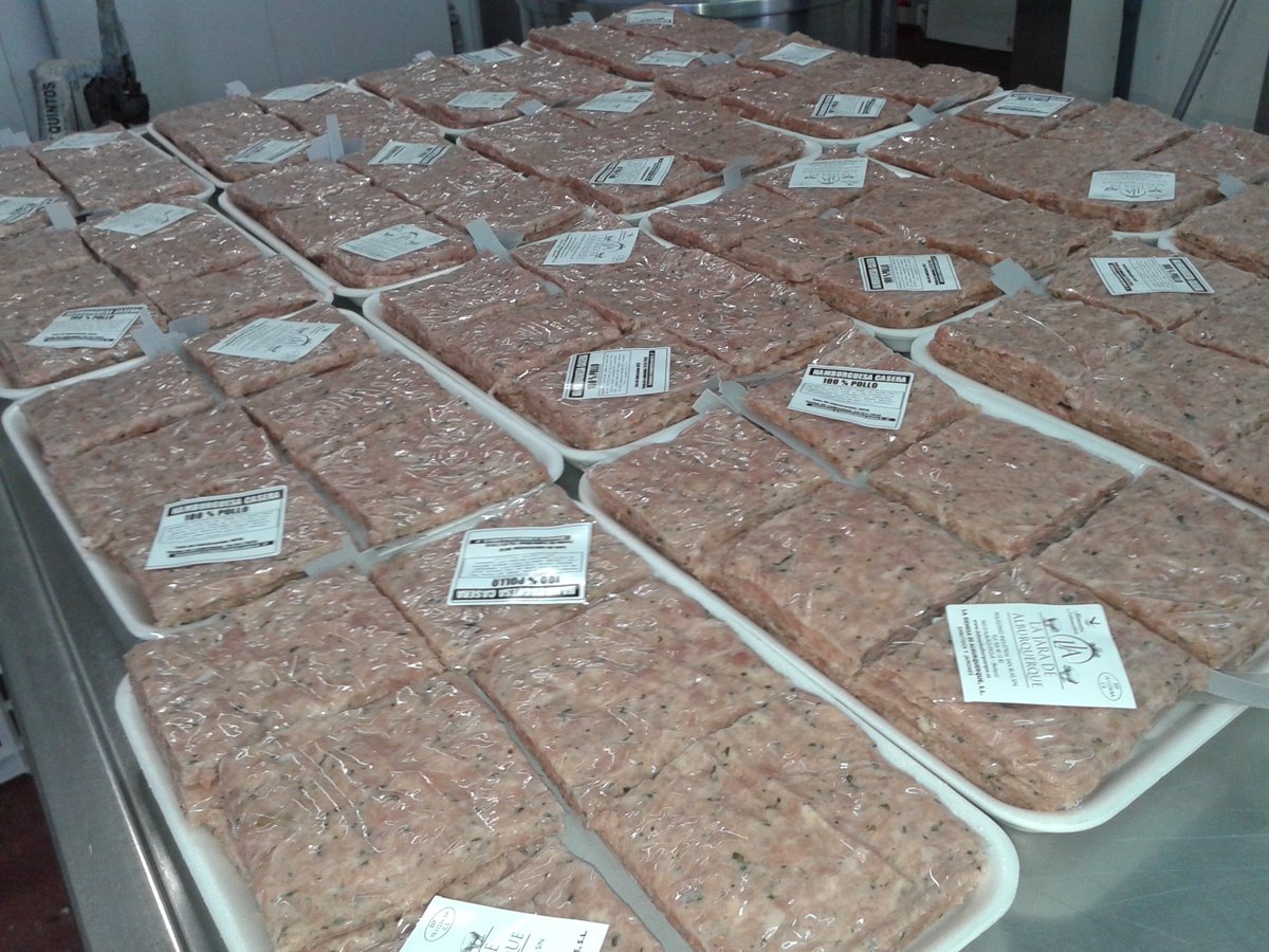 Dehesa Alburquerque (@dehesaalburque1) on Twitter photo Hoy nos está tocando elaborar hamburguesas de pollo caseras, exquisito su sabor natural. #hamburguesa #Extremadura #Alburquerque #FelizMartes Hoy nos está tocando elaborar hamburguesas de pollo caseras, exquisito su sabor natural. #hamburguesa #Extremadura #Alburquerque #FelizMartes
