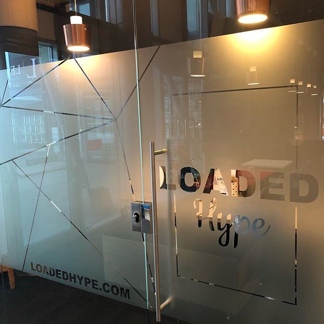 SCANSTICK's tweet image. Iced windows for @loadedhype office ❄️🌫🥌 #vinyl #frosting #scanstuck #scanstick #ice ift.tt/2BSTR3a