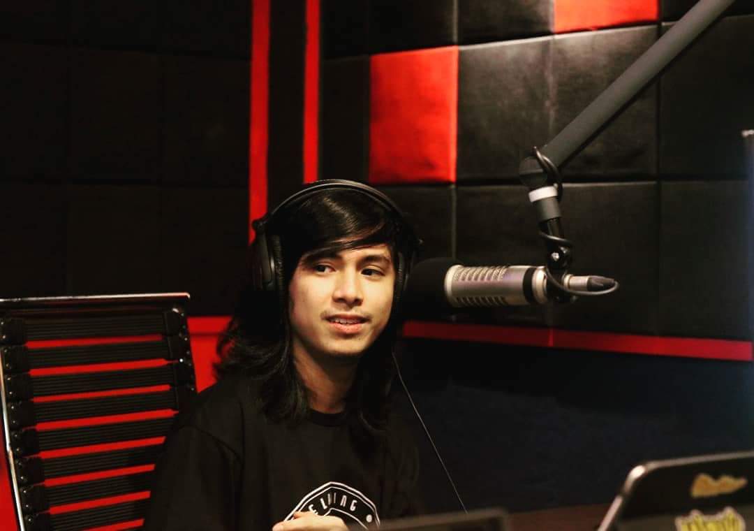 abraofficial's tweet photo. Yesterday's surprise guesting at #TheVibePH #APOY feat. @ShantiiiDope mula sa bago kong EP mapakikinggan na sa @wave891fm #HendrixEP #respeto π₯ https://t.co/kaRiM3fP9c https://t.co/VzRP5oVkIL