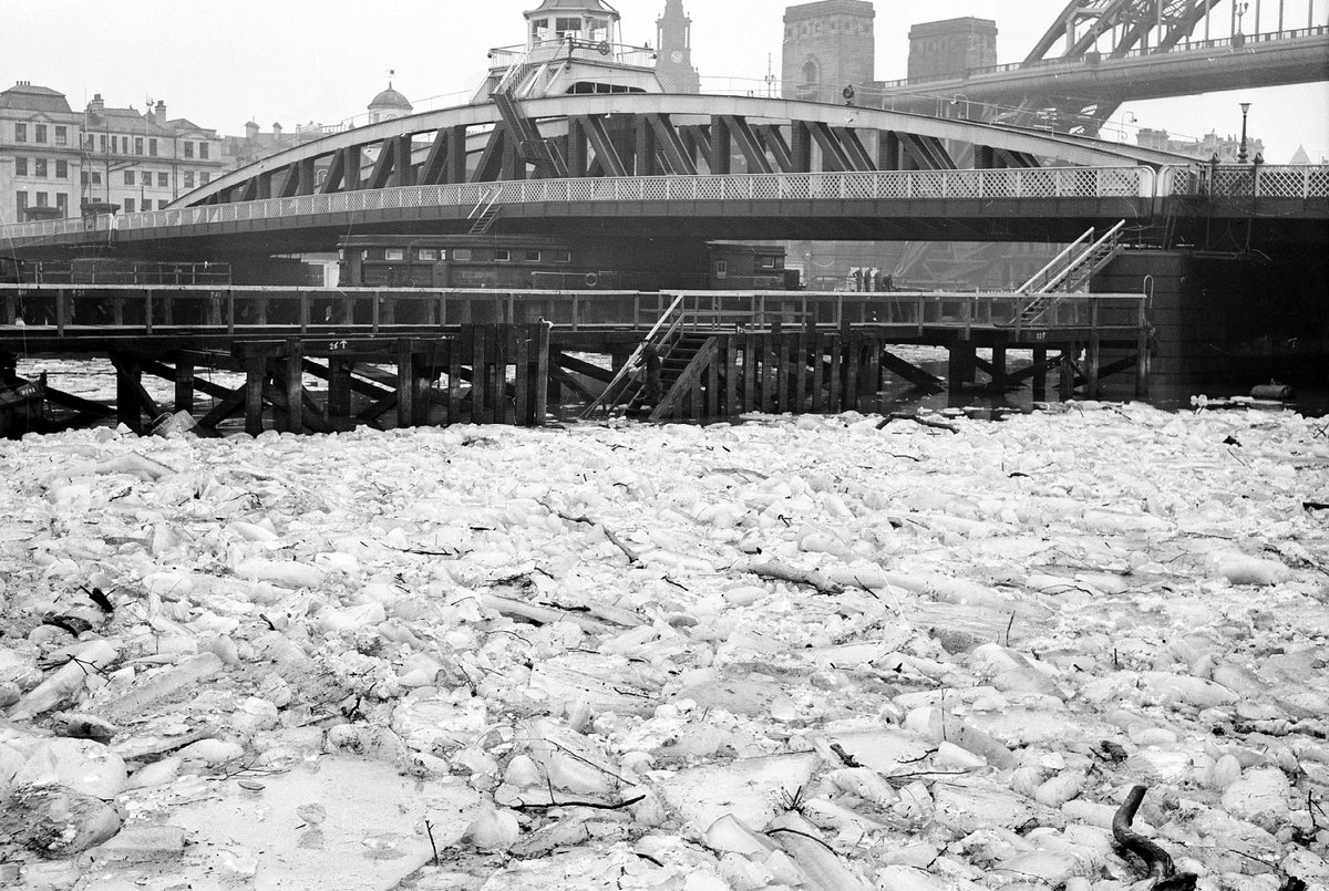 Summerhillbooks's tweet photo. Not the #beastfromtheast but ice on the River Tyne in 1963. https://t.co/PilMXvjyDM