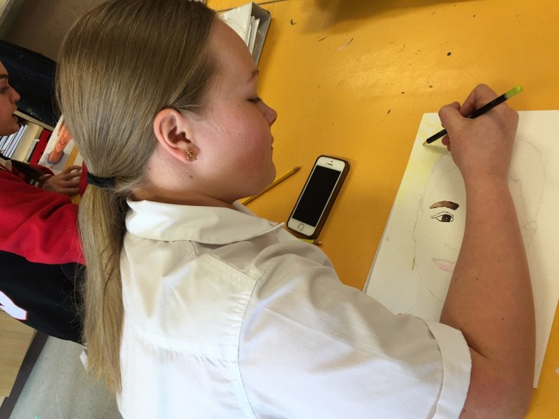 UNICEFJordan's tweet image. Student artists from halfway around the 🌏 in Australia are letting children in #Zaatari &amp;amp; #Azraq camp know that people care about them by drawing their portraits #MemoryProject: memoryproject.org