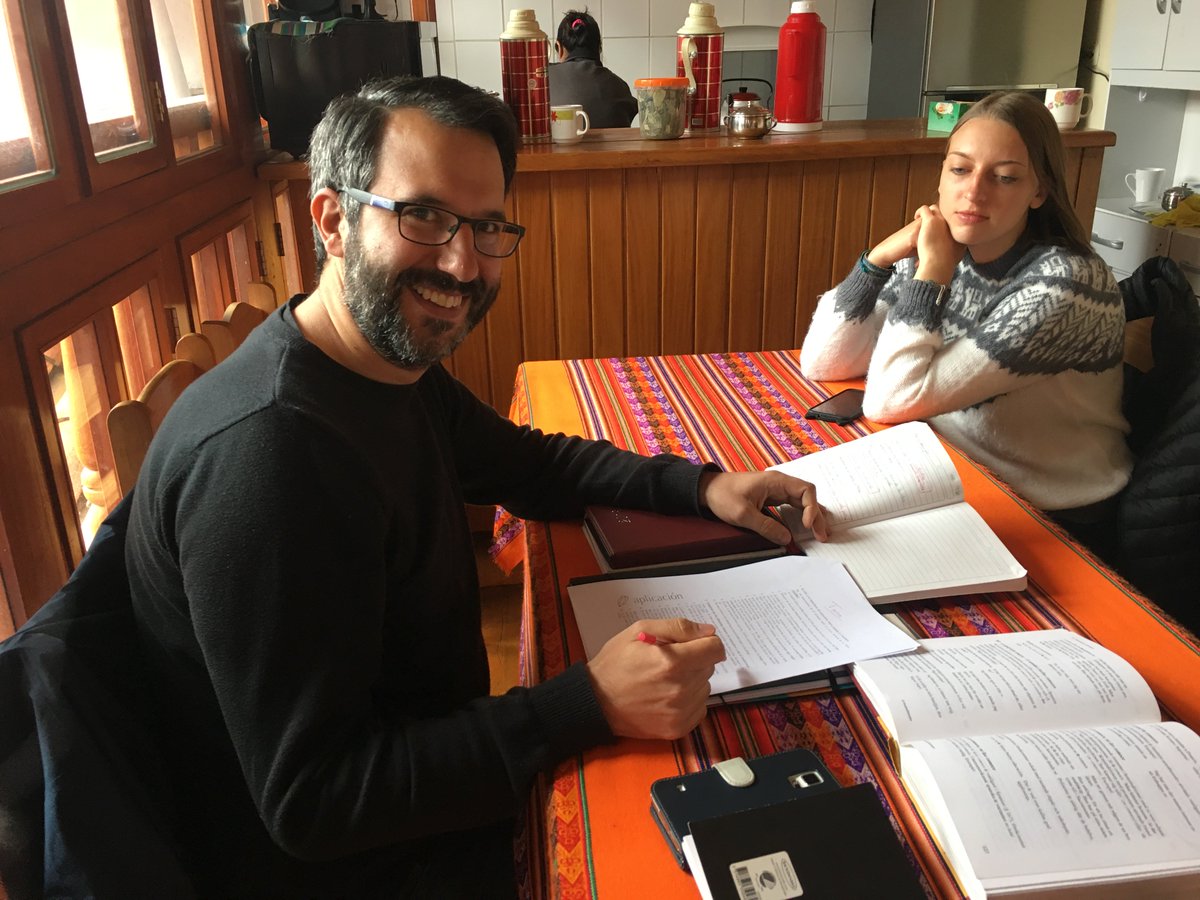 AmautaSchool's tweet photo. #Studying #Spanish in the common student room at our school in #Cusco! #grouplessons #Individualessons #superintensive #spanishforstudents #spnaishforfamilies https://t.co/PhIuZdQRYm