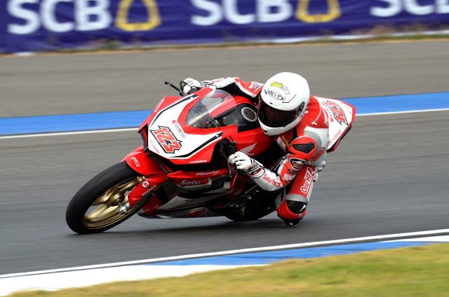 แชมป์เก่า 600 ทำเวลาอันดับ 1 ARRC Pre season Test  รุ่น 250 นักแข่งไทยเร็วที่สุด #ARRC #ARRC2018 #ChangInternationalCircuit

bric.co.th/arrc_article.p…